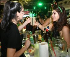 Foto de la galería: Fiesta en calle Colón: la FesTreaming despidió el año con música en vivo y sorpresas