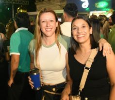 Foto de la galería: Fiesta en calle Colón: la FesTreaming despidió el año con música en vivo y sorpresas