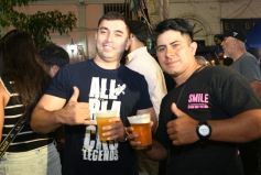 Foto de la galería: Fiesta en calle Colón: la FesTreaming despidió el año con música en vivo y sorpresas