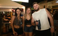Foto de la galería: Fiesta en calle Colón: la FesTreaming despidió el año con música en vivo y sorpresas