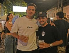 Foto de la galería: Fiesta en calle Colón: la FesTreaming despidió el año con música en vivo y sorpresas