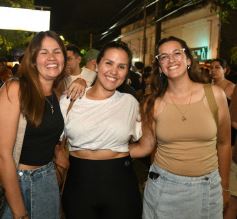 Foto de la galería: Fiesta en calle Colón: la FesTreaming despidió el año con música en vivo y sorpresas