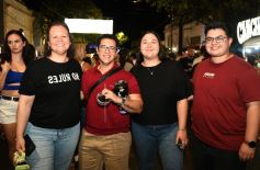 Foto de la galería: Fiesta en calle Colón: la FesTreaming despidió el año con música en vivo y sorpresas