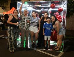 Foto de la galería: Fiesta en calle Colón: la FesTreaming despidió el año con música en vivo y sorpresas
