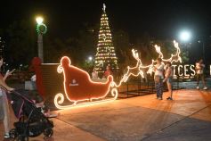 Foto de la galería: En el Parque de las Fiestas se disfruta en familia y los niños aprovechan para fotografiarse con Papá Noel 