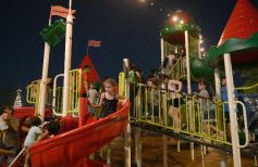 Foto de la galería: En el Parque de las Fiestas se disfruta en familia y los niños aprovechan para fotografiarse con Papá Noel 