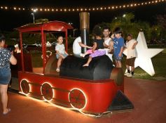 Foto de la galería: En el Parque de las Fiestas se disfruta en familia y los niños aprovechan para fotografiarse con Papá Noel 