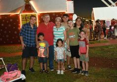 Foto de la galería: En el Parque de las Fiestas se disfruta en familia y los niños aprovechan para fotografiarse con Papá Noel 