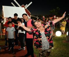 Foto de la galería: En el Parque de las Fiestas se disfruta en familia y los niños aprovechan para fotografiarse con Papá Noel 