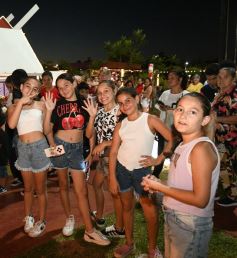 Foto de la galería: En el Parque de las Fiestas se disfruta en familia y los niños aprovechan para fotografiarse con Papá Noel 