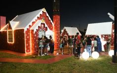 Foto de la galería: En el Parque de las Fiestas se disfruta en familia y los niños aprovechan para fotografiarse con Papá Noel 