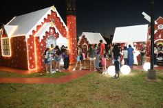 Foto de la galería: En el Parque de las Fiestas se disfruta en familia y los niños aprovechan para fotografiarse con Papá Noel 