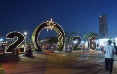 Foto de la galería: En el Parque de las Fiestas se disfruta en familia y los niños aprovechan para fotografiarse con Papá Noel 
