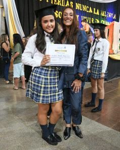 Foto de la galería: Emoción y orgullo de la comunidad educativa en el acto de colación del Colegio Santa María 
