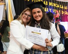 Foto de la galería: Emoción y orgullo de la comunidad educativa en el acto de colación del Colegio Santa María 