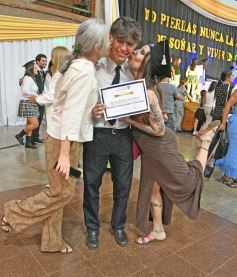 Foto de la galería: Emoción y orgullo de la comunidad educativa en el acto de colación del Colegio Santa María 