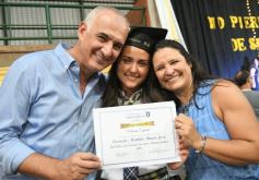Foto de la galería: Emoción y orgullo de la comunidad educativa en el acto de colación del Colegio Santa María 