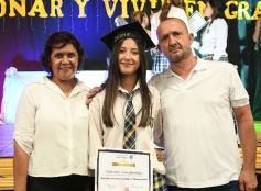 Foto de la galería: Emoción y orgullo de la comunidad educativa en el acto de colación del Colegio Santa María 