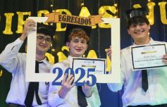 Foto de la galería: Emoción y orgullo de la comunidad educativa en el acto de colación del Colegio Santa María 