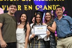 Foto de la galería: Emoción y orgullo de la comunidad educativa en el acto de colación del Colegio Santa María 