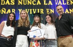 Foto de la galería: Emoción y orgullo de la comunidad educativa en el acto de colación del Colegio Santa María 