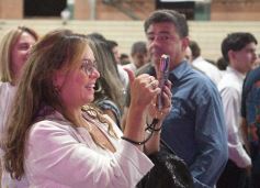 Foto de la galería: Emoción y orgullo de la comunidad educativa en el acto de colación del Colegio Santa María 