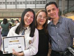Foto de la galería: Emoción y orgullo de la comunidad educativa en el acto de colación del Colegio Santa María 