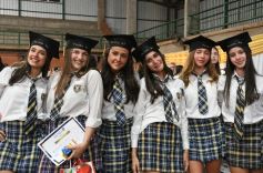 Foto de la galería: Emoción y orgullo de la comunidad educativa en el acto de colación del Colegio Santa María 