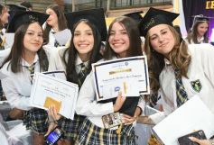 Foto de la galería: Emoción y orgullo de la comunidad educativa en el acto de colación del Colegio Santa María 