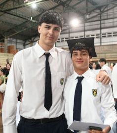 Foto de la galería: Emoción y orgullo de la comunidad educativa en el acto de colación del Colegio Santa María 
