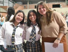 Foto de la galería: Emoción y orgullo de la comunidad educativa en el acto de colación del Colegio Santa María 