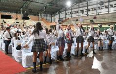 Foto de la galería: Emoción y orgullo de la comunidad educativa en el acto de colación del Colegio Santa María 