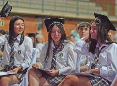 Foto de la galería: Emoción y orgullo de la comunidad educativa en el acto de colación del Colegio Santa María 