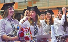 Foto de la galería: Emoción y orgullo de la comunidad educativa en el acto de colación del Colegio Santa María 