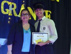 Foto de la galería: Emoción y orgullo de la comunidad educativa en el acto de colación del Colegio Santa María 