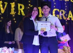 Foto de la galería: Emoción y orgullo de la comunidad educativa en el acto de colación del Colegio Santa María 