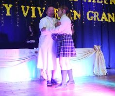Foto de la galería: Emoción y orgullo de la comunidad educativa en el acto de colación del Colegio Santa María 