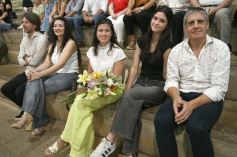 Foto de la galería: Emoción y orgullo de la comunidad educativa en el acto de colación del Colegio Santa María 