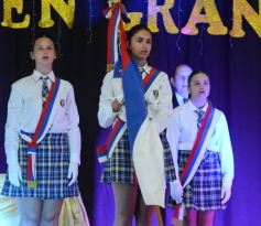 Foto de la galería: Emoción y orgullo de la comunidad educativa en el acto de colación del Colegio Santa María 