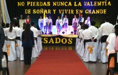 Foto de la galería: Emoción y orgullo de la comunidad educativa en el acto de colación del Colegio Santa María 