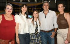 Foto de la galería: Emoción y orgullo de la comunidad educativa en el acto de colación del Colegio Santa María 