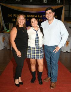 Foto de la galería: Emoción y orgullo de la comunidad educativa en el acto de colación del Colegio Santa María 