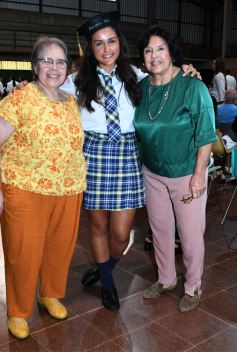 Foto de la galería: Emoción y orgullo de la comunidad educativa en el acto de colación del Colegio Santa María 