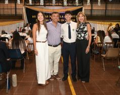 Foto de la galería: Emoción y orgullo de la comunidad educativa en el acto de colación del Colegio Santa María 