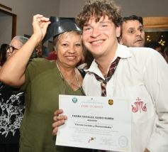 Foto de la galería: Los alumnos de los 5° de la Madre de la Misericordia con felicidad y nostalgia recibieron sus diplomas 