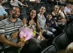 Foto de la galería: Los alumnos de los 5° de la Madre de la Misericordia con felicidad y nostalgia recibieron sus diplomas 