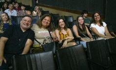 Foto de la galería: Los alumnos de los 5° de la Madre de la Misericordia con felicidad y nostalgia recibieron sus diplomas 