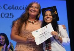 Foto de la galería: Los alumnos de los 5° de la Madre de la Misericordia con felicidad y nostalgia recibieron sus diplomas 