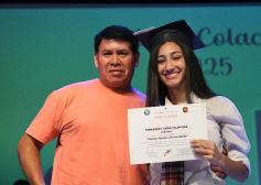 Foto de la galería: Los alumnos de los 5° de la Madre de la Misericordia con felicidad y nostalgia recibieron sus diplomas 