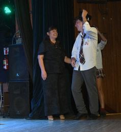 Foto de la galería: Los alumnos de los 5° de la Madre de la Misericordia con felicidad y nostalgia recibieron sus diplomas 